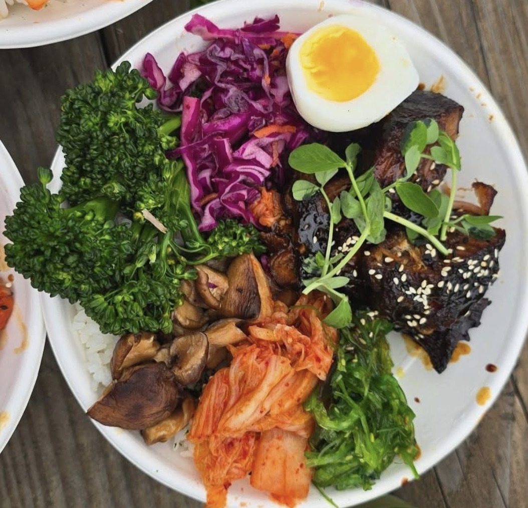 A picture of a brightly colored bowl of vegetables and protein 